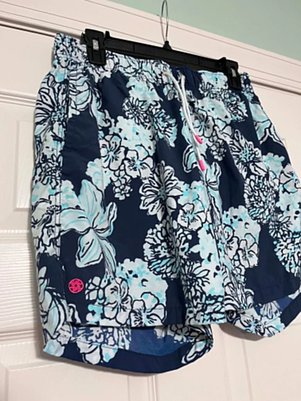 Lilly Pulitzer Capri Trunk Swim Shorts Men's SMALL Low Tide Navy Bouquet All Day
